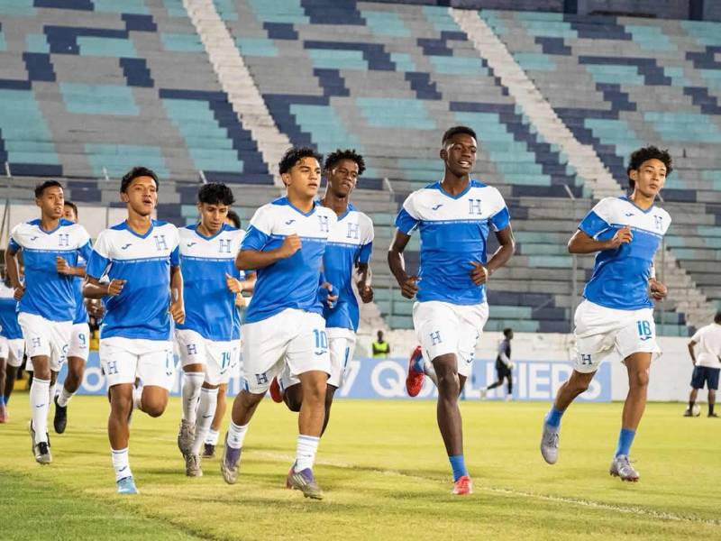 El calentamiento de los jugadores de la Selección de Honduras previo al partido ante Bermudas en el Premundial Sub-17.