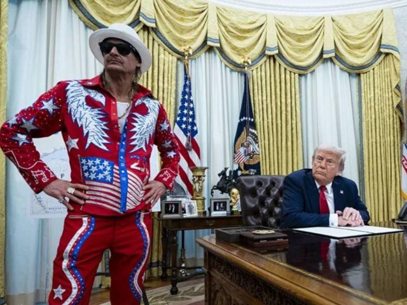 El cantante estadounidense Kid Rock (izq.) y el presidente estadounidense Donald Trump, en una fotografía de archivo.