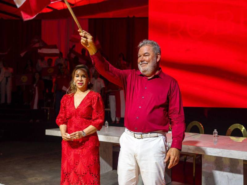 Roberto Contreras y su esposa Zoila de Contreras durante la concentración liberal.