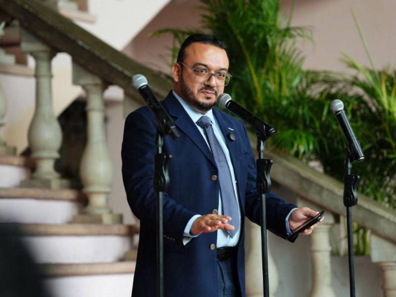 José Argueta, secretario de Comunicaciones de la Presidencia anunció este jueves la prórroga de los subsidios a la energía eléctrica y a los combustibles.