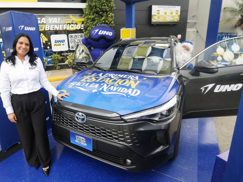 Millie Cano, gerente de Marca de Gasolineras UNO, destaca el compromiso de UNO y Pronto de ofrecer más beneficios a sus clientes durante la temporada navideña, mediante una promoción que combina grandes premios y oportunidades para ganar puntos al instante.
