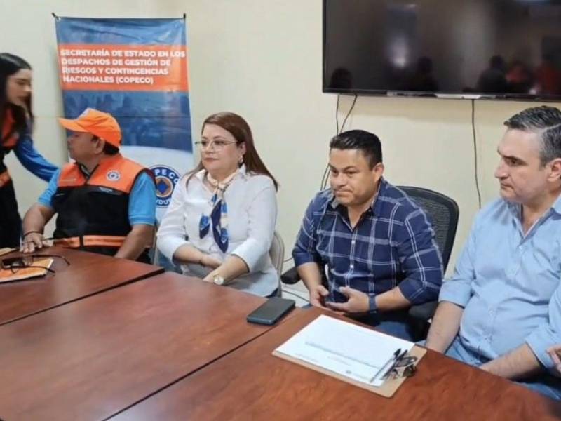 Autoridades de Copeco durante la reunión con las fuerzas vivas.