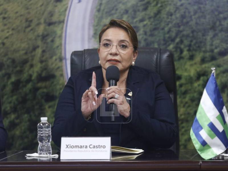 La presidenta Castro durante la firma del acuerdo.