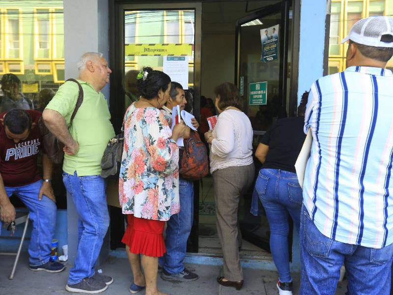 Los docentes también pidieron simplificar los procedimientos administrativos y fortalecer la atención a quienes llegan desde municipios alejados para realizar sus gestiones.