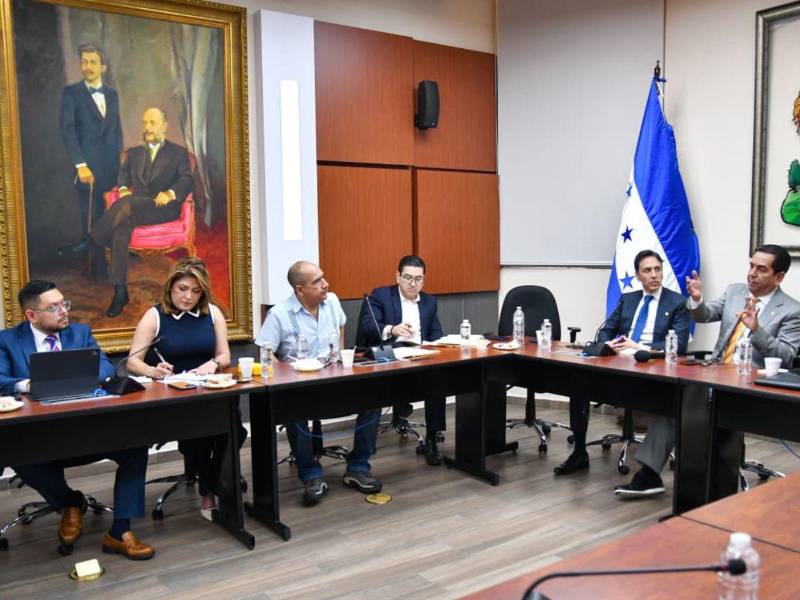 Antonio Rivera, presidente de la comisión especial para asuntos electorales, dijo que se deben aprobar aquellas reformas que tienen que ver con la Constitución en dos legislaturas.