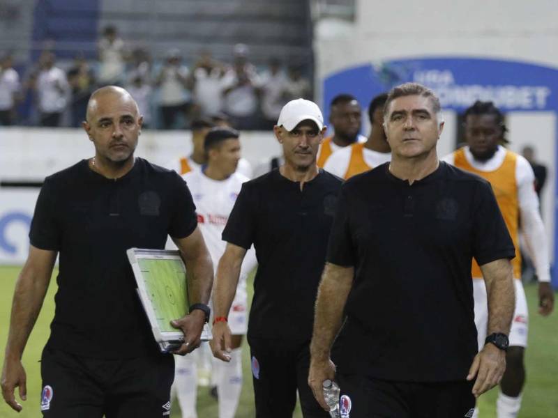 Eduardo Espinel sumó su cuarto partido consecutivo sin ganar en el Olimpia.