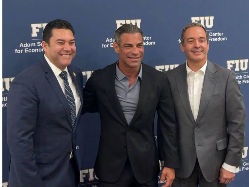 El alcalde capitalino Juan Diego Zelaya en la Universidad Internacional de Florida.