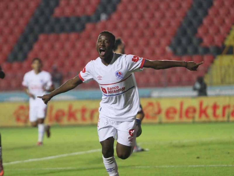 Olimpia y Juticalpa FC juegan esta noche en el Estadio Nacional de Tegucigalpa.