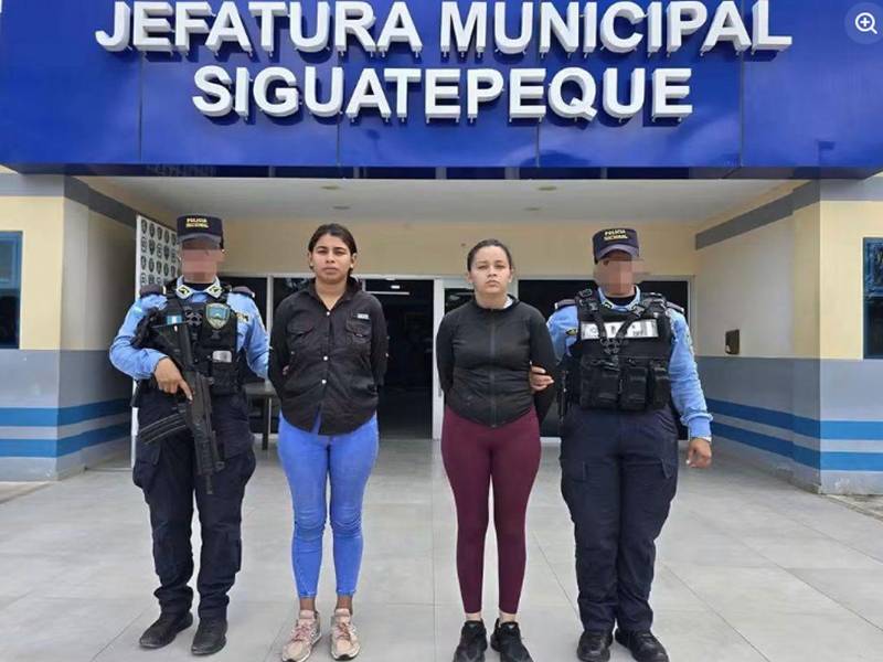 Dos mujeres fueron detenidas en las últimas horas por agentes de la <a rel=noopener noreferrer href=https://www.laprensa.hn/sucesos/honduras-localizan-joven-reportada-desaparecida-san-pedro-sula-BE31713435 target=_blank>Policía Nacional</a>, acusadas de despojar de sus pertenencias a una mujer de la tercera edad en el municipio de<b> Siguatepeque.</b>