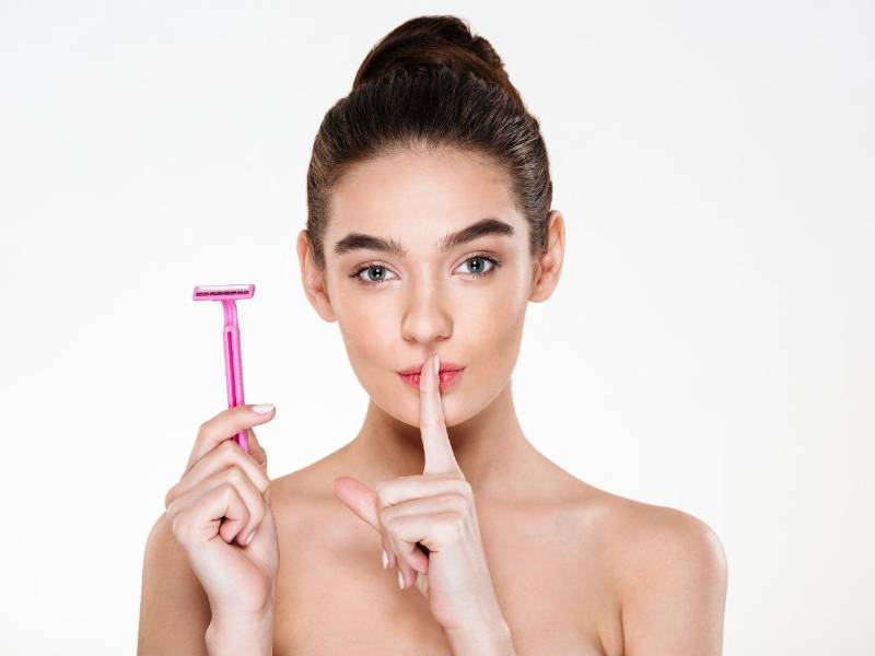 Usa con cuidado la rasuradora.