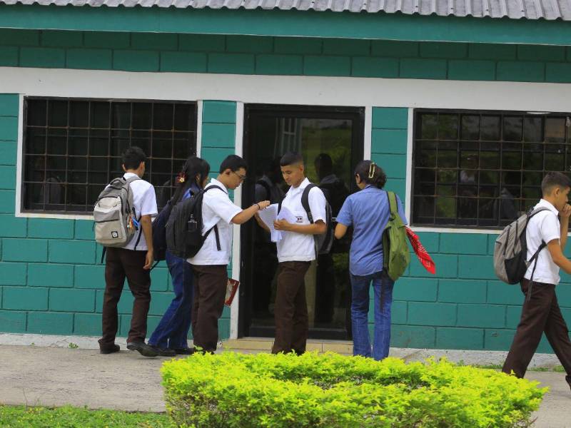 Las autoridades educativas instan a padres de familia y estudiantes a involucrarse más en el proceso de aprendizaje.