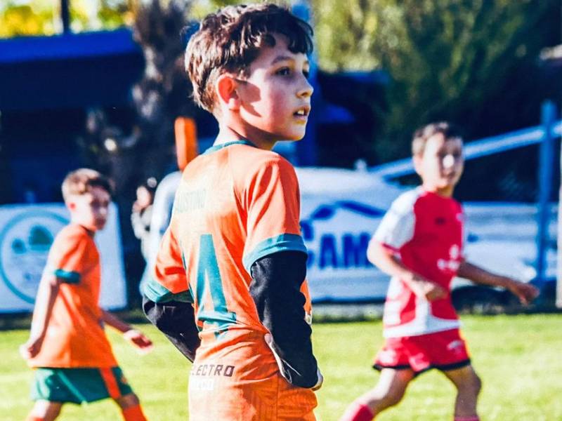 Faustino nació en la Clínina Bendaña de San Pedro Sula cuando su padre, Nicolás Cardozo, jugaba para Real España, donde fue campeón en 2013.