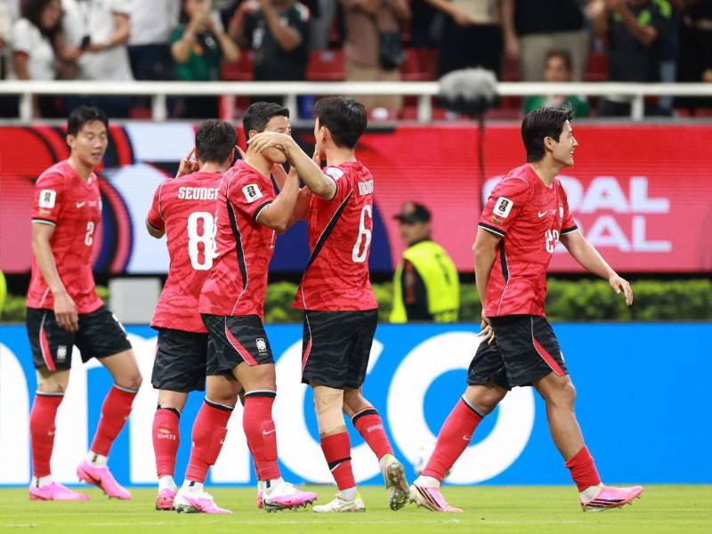 Jugadores de Corea del Sur celebrando uno de los goles ante República Checa.