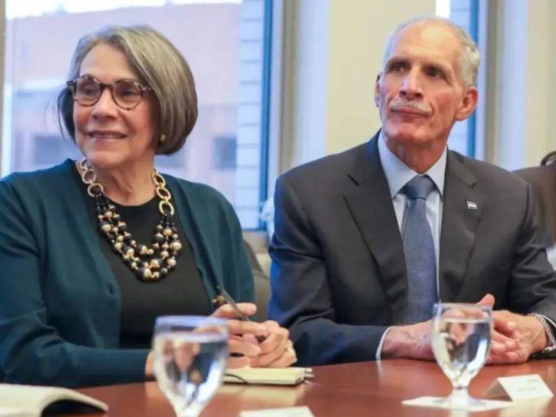 Mireya Agüero de Corrales junto a Nasry Asfura.