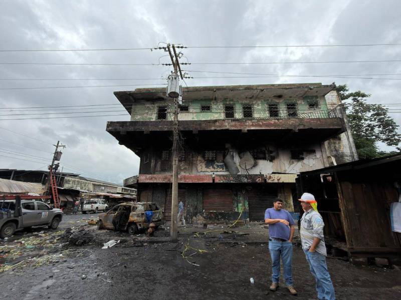 Los trabajos de limpieza por parte de cuadrillas municipales continúan y la Enee realiza trabajos de reconexión del servicio eléctrico.