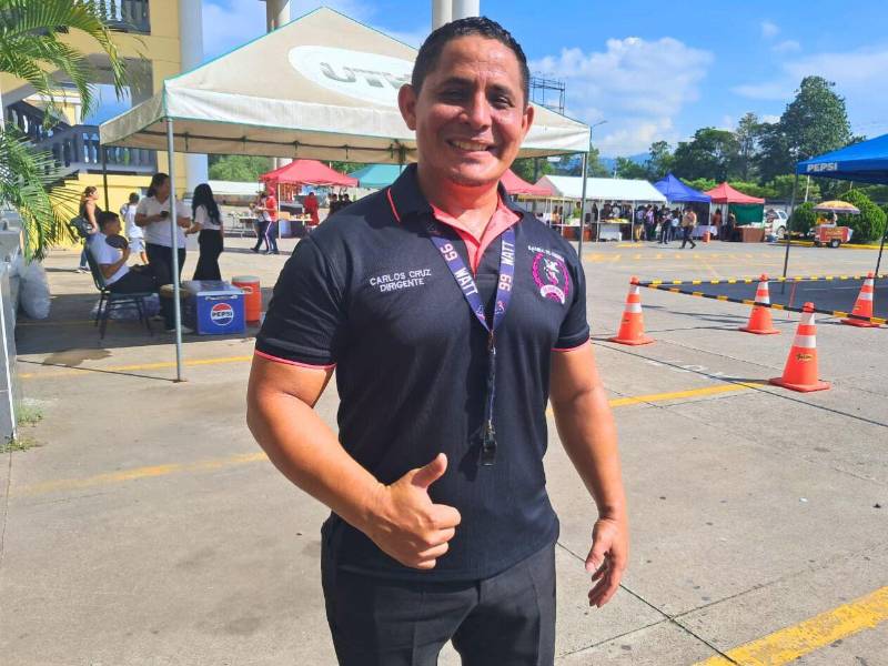 Carlos Cruz, líder de la banda de guerra del Centro Básico Minerva, de Potrerillos, Cortés.