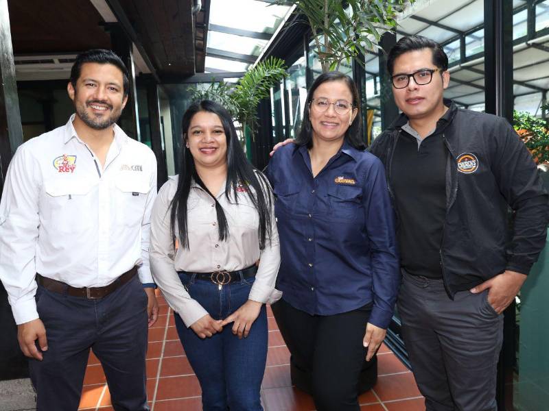 Colaboradores de Pollo Norteño y Church’s Chicken participaron en el encuentro gastronómico.