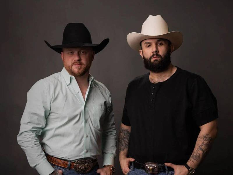 En marzo del 2025, el mexicano lanzó el dueto 'She Hurts Like Tequila' con Cody Jonhson, ícono del country.