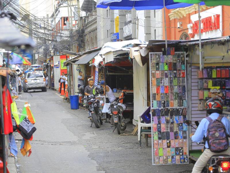 En San Pedro Sula, el comercio informal y las mipymes son parte importante de la economía, pero este año han enfrentado mayores costos, cortes de energía, alza en los alquileres y una creciente competencia del comercio chino.