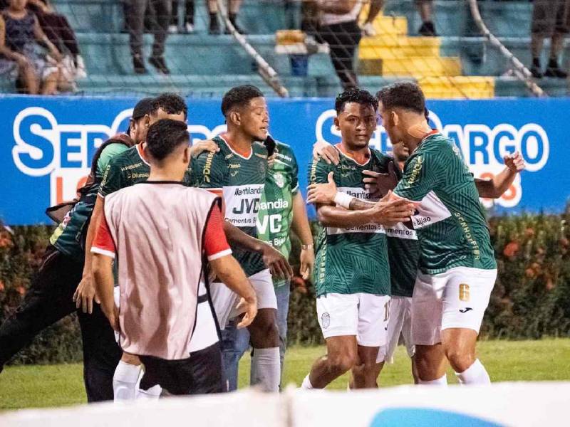 Con golazos de Messiniti y Vega, los verdolagas golean a Platense en San Pedro Sula.