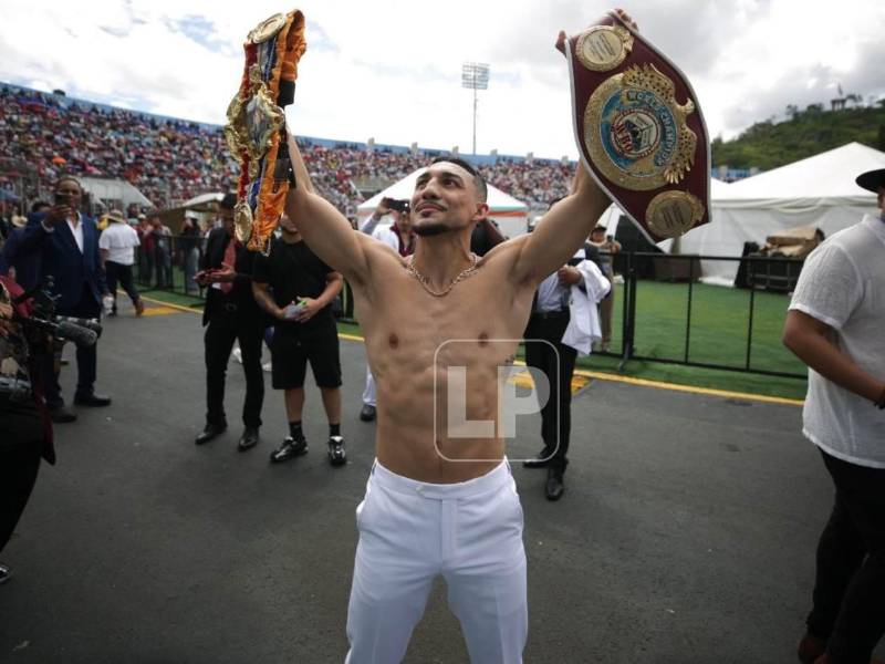 Teófimo López tras su llegada al Estadio Nacional de Tegucigalpa.