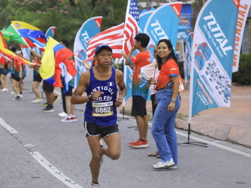 El chapín Ordóñez se consagra campeón de los 10 kilómetros en la 50 Maratón LA PRENSA-Gatorade en San Pedro Sula.