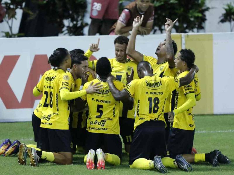 El Real España vivió una dura eliminación la noche de este martes 23 de diciembre a manos de Motagua en la jornada 5 de las triangulares del Apertura 2025.