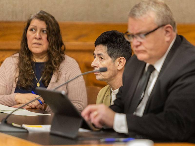 El hondureño (al centro en la fotografía) mientras escuchaba la lectura de sentencia.