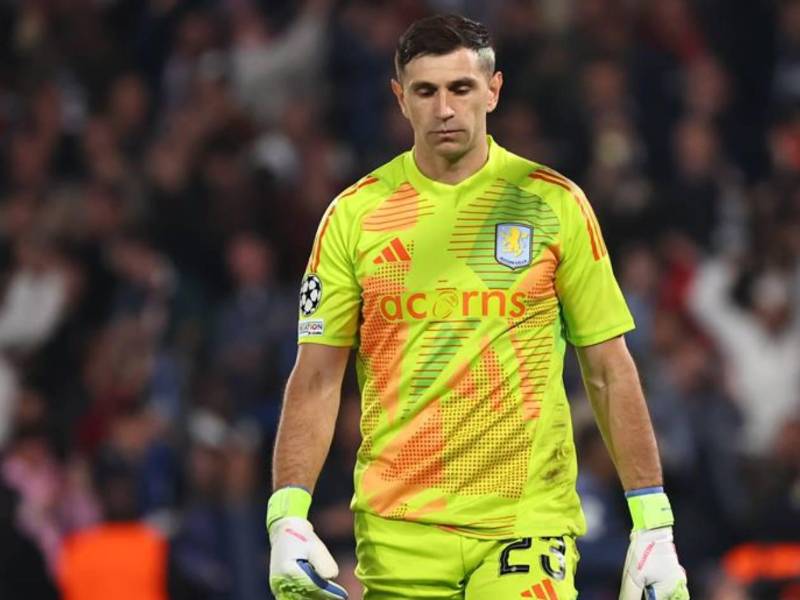 Emiliano Martínez fue silbado por los franceses en el duelo PSG vs Aston Villa.