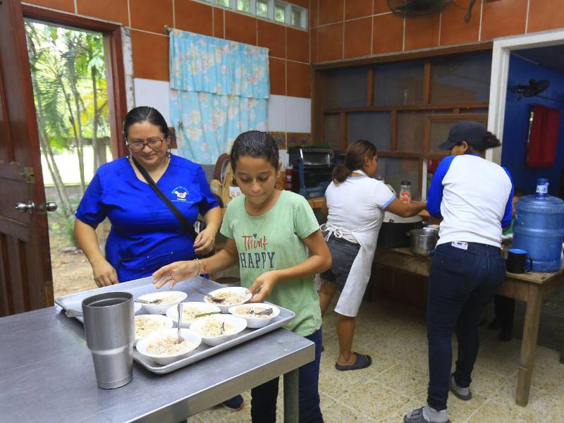 Actualmente, 63 menores están en un programa especial de nutrición con alimentos balanceados y seguimiento médico.