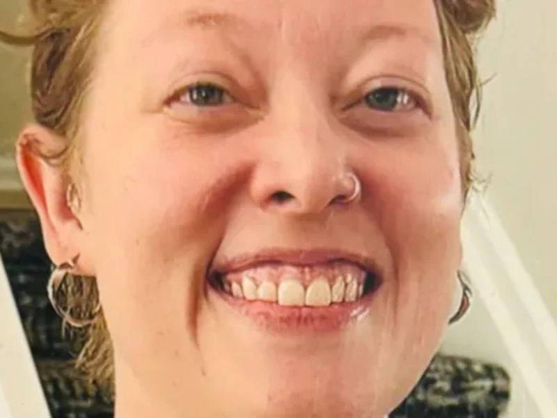 Renee Nicole Good, madre de tres hijos y recién llegada a Minneapolis, fue abatida por un agente del ICE mientras regresaba de dejar a su hijo menor en la escuela. Era cristiana, poeta y escritora. ICE dice que disparó en defensa propia.