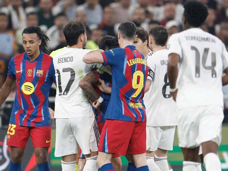 Barcelona y Real Madrid disputan este domingo la final de la Supercopa de España.