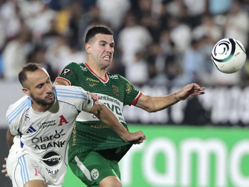 Nicolás Messiniti tuvo mucho trabajo en la delantero y le dio guerra a la defensa del Alianza FC.