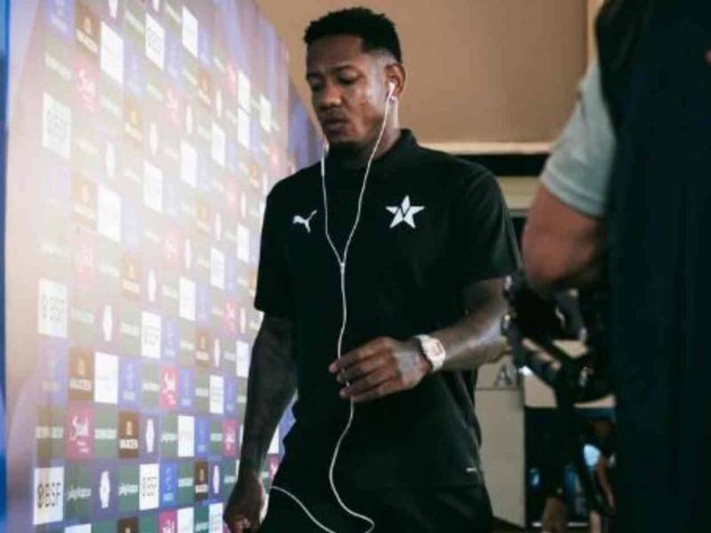 Romell Quioto no la pasa bien con el Al Najma de Arabia Saudita.