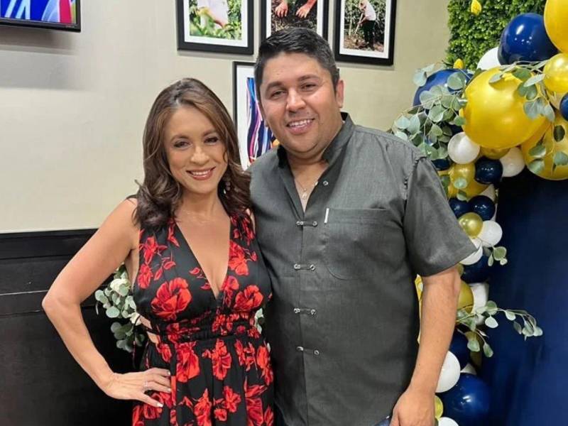 A la celebración también asistió la reconocida periodista hondureña Dunia Elvir, de la cadena Telemundo, quien compartió con Martín Ortiz y sus invitados durante la velada en Los Ángeles.