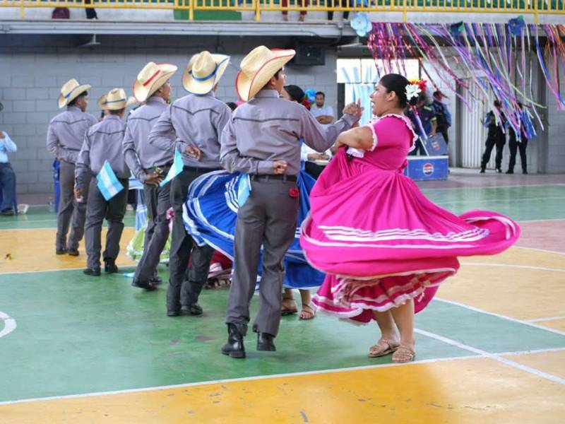 Las presentaciones resaltaron las tradiciones y el patrimonio cultural hondureño durante las fiestas patrias.