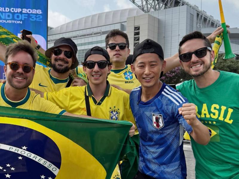 El influencer Shin Fujiyama está presente en el estadio para disfrutar del Brasil vs Japón.