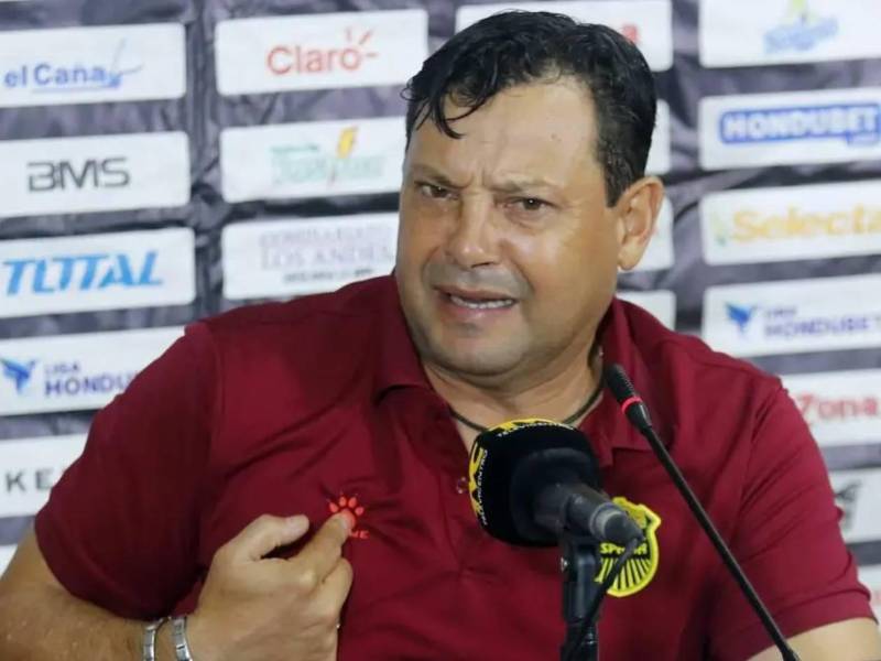 Real España se quedó oficialmente sin entrenador. Jeaustin Campos ya es historia en la institución aurinegra luego de presentar su renuncia y despedirse de manera emotiva del club a través de un extenso mensaje publicado en sus redes sociales.