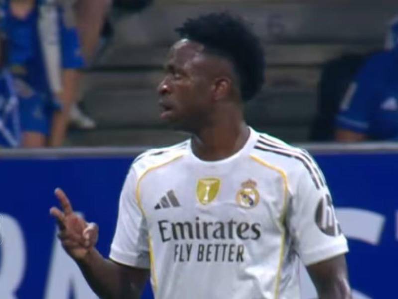 Vinicius haciendo el gesto de 'a Segunda'.