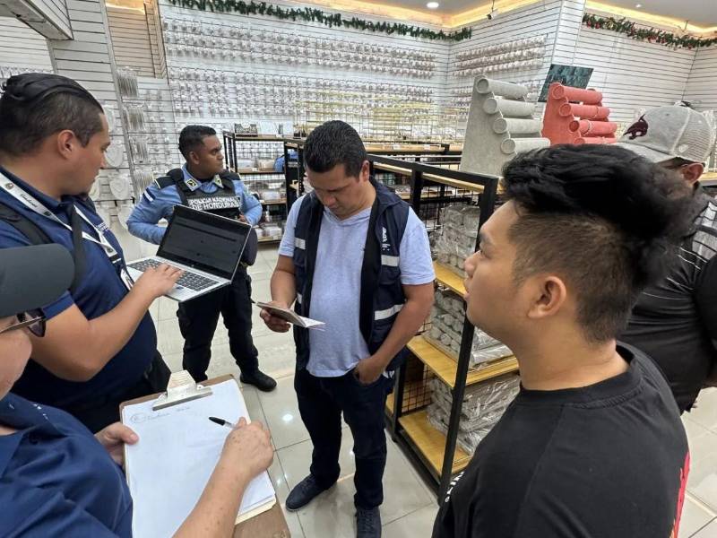 Mientras la Alcaldía capitalina investiga 70 negocios por denuncias de comerciantes locales, Migración desarrolla controles sobre la permanencia legal de ciudadanos chinos en establecimientos comerciales y una obra hospitalaria