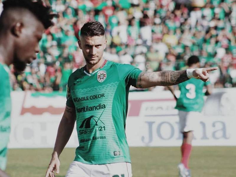 Esteban Espíndola también jugó con el Marathón.