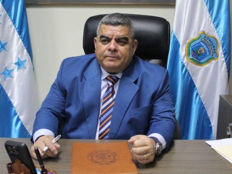 Horas después de confirmarse su salida de la Dirección de Lucha Contra el Narcotráfico (DLCN), el general en condición de retiro Ramiro Muñoz Bonilla rompió el silencio y aseguró que nunca recibió señalamientos por irregularidades en su gestión, por lo que considera que su destitución podría estar relacionada con investigaciones que impulsaba desde la institución.