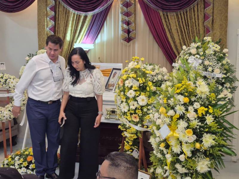 Familiares y amistades de Milton Rápalo llegaron a darle el último adiós.