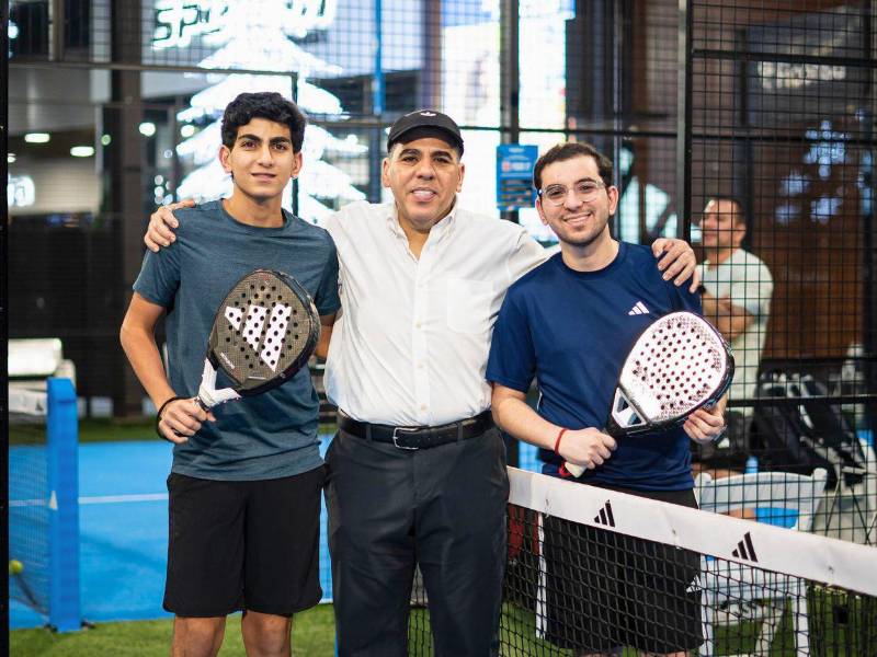 Mario Faraja acompañado de sus hijos Marcelo y Mario Alejandro.