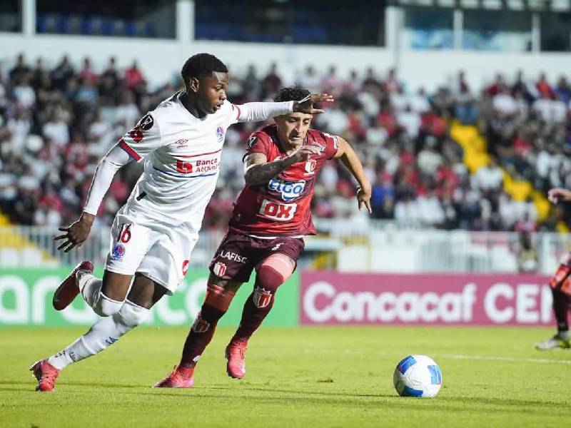 Julián Martínez al exterior: Revelan su sorpresivo equipo en Europa