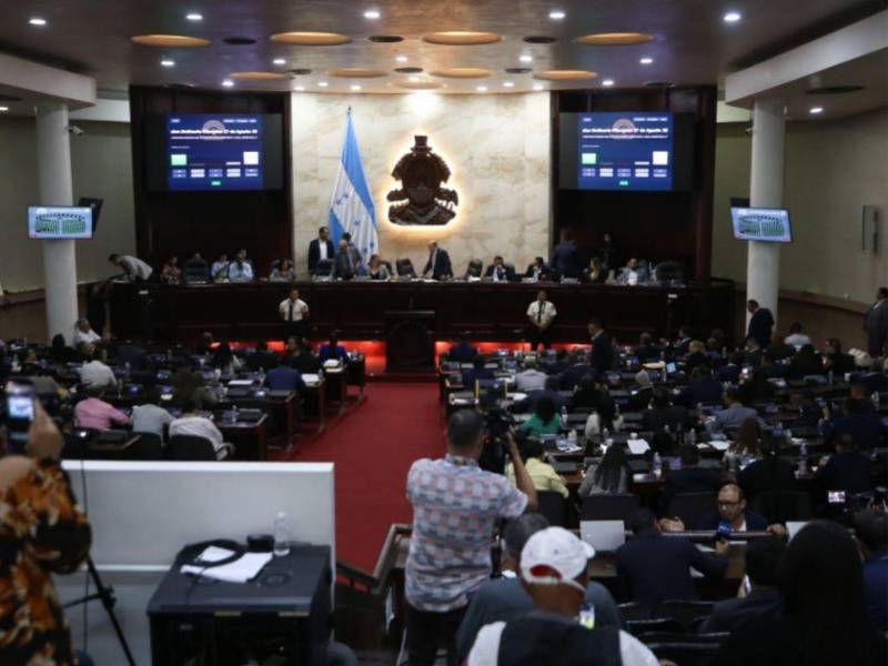 A juicio de especialistas, las tres fuerzas mayoritarias deben alcanzar consensos para definir la presidencia y evitar que se repita la ilegalidad de 2022 con Luis Redondo.