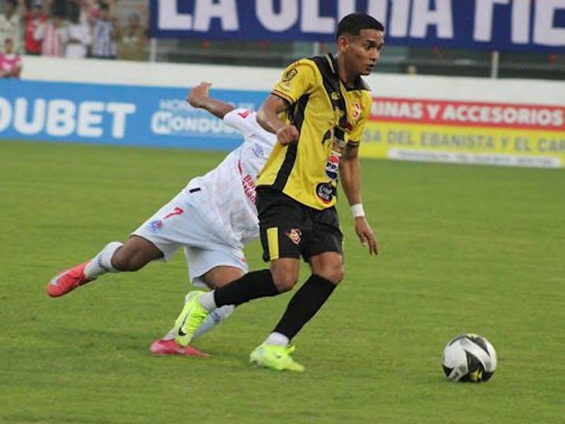 Daniel Meléndez se despachó con un tremendo golazo contra el Olimpia.