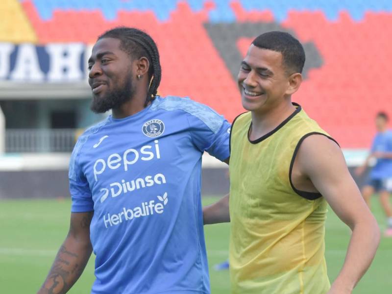Búho Meléndez en Motagua y Maldonado del Génesis PN se saludaron al ingresar al estadio Nacional.