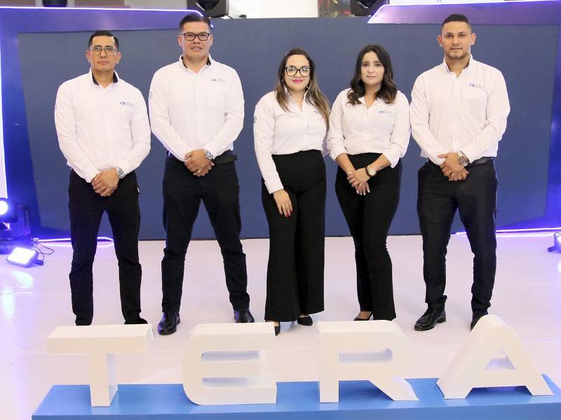Representantes del equipo comercial de Volkswagen Honduras durante el lanzamiento del Tera, el nuevo ícono de innovación y diseño.