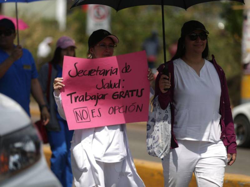 El CMH mantendrá asambleas por salarios atrasados, despidos y falta de diálogo con las autoridades sanitarias. Solo están atendiendo pacientes en las emergencias, mientras que reprogramaron las atenciones en consulta externa.